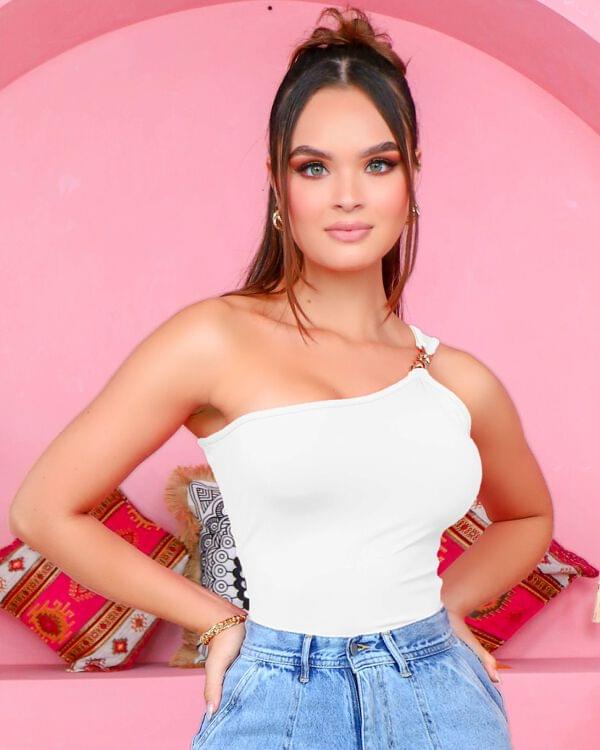 Blusa Blanca Cuello Bandeja de un solo Hombro con Cadena Inicio